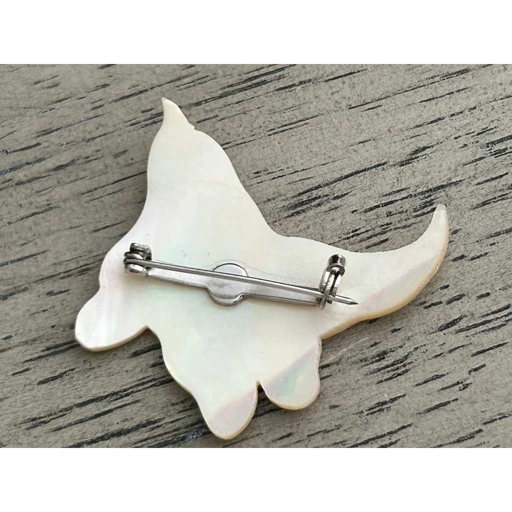 Vintage Nacar Genuino Mother of Pearl Carved‎ Leaf Brooch Iridescent Pin - Picture 2 of 8
